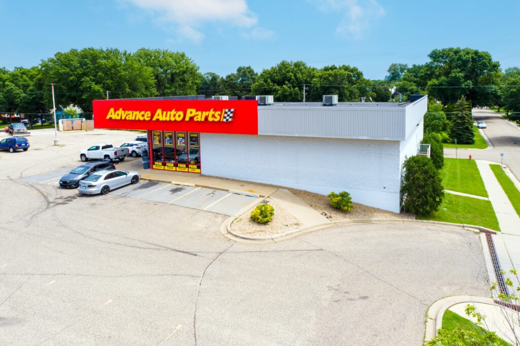 The Future of Auto Parts Retail | Advanced Auto Parts Store front 